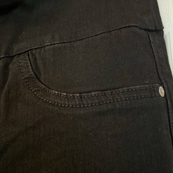 Rock & Republic Skinny Legging Jean - Picture 4 of 6